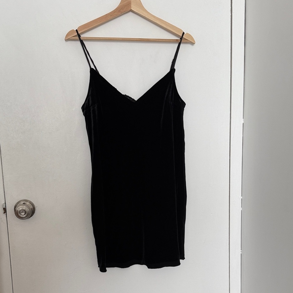 Abercrombie & Fitch Velvet Slip Dress with adjustable straps - black - size S